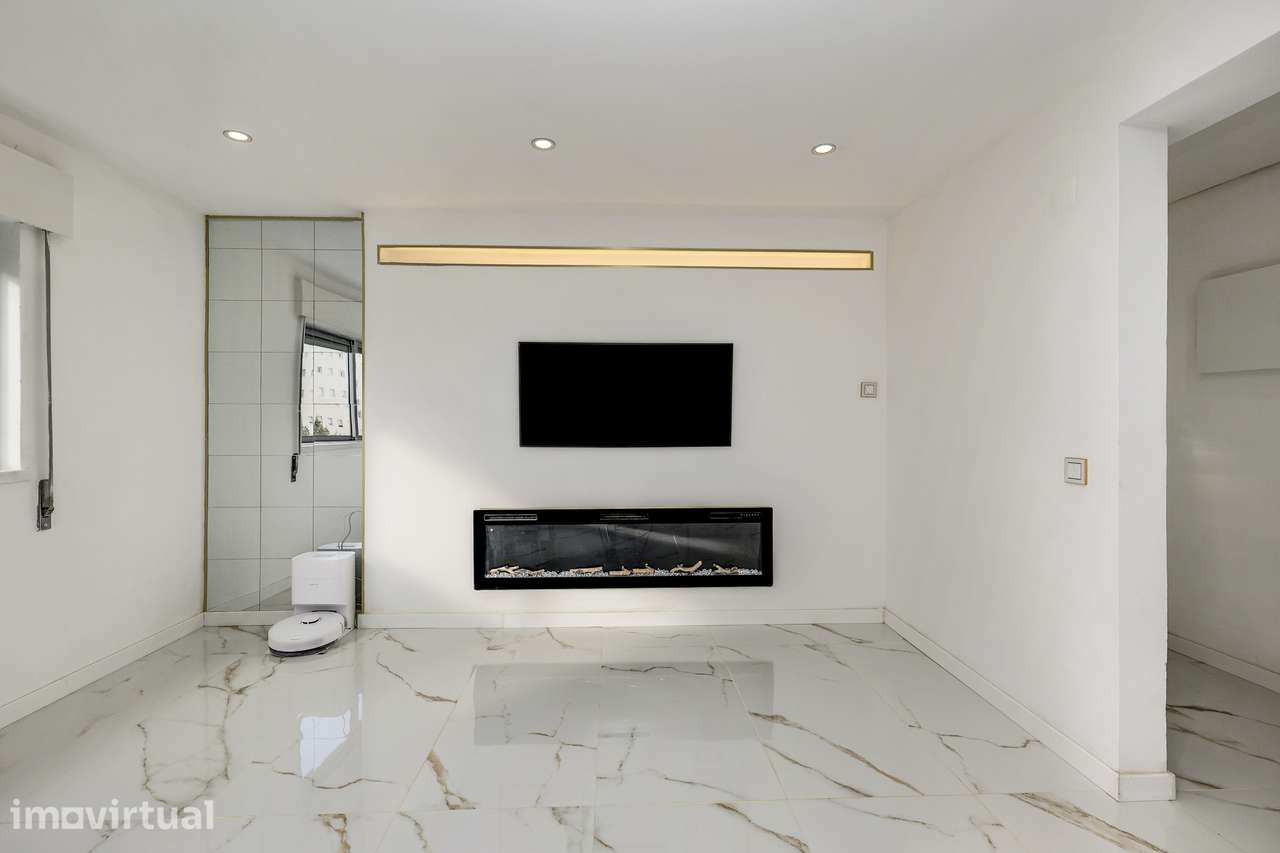 Apartamento Remodelado com 2 Quartos, Elevador e Potencial de Closet e - Grande imagem: 3/28