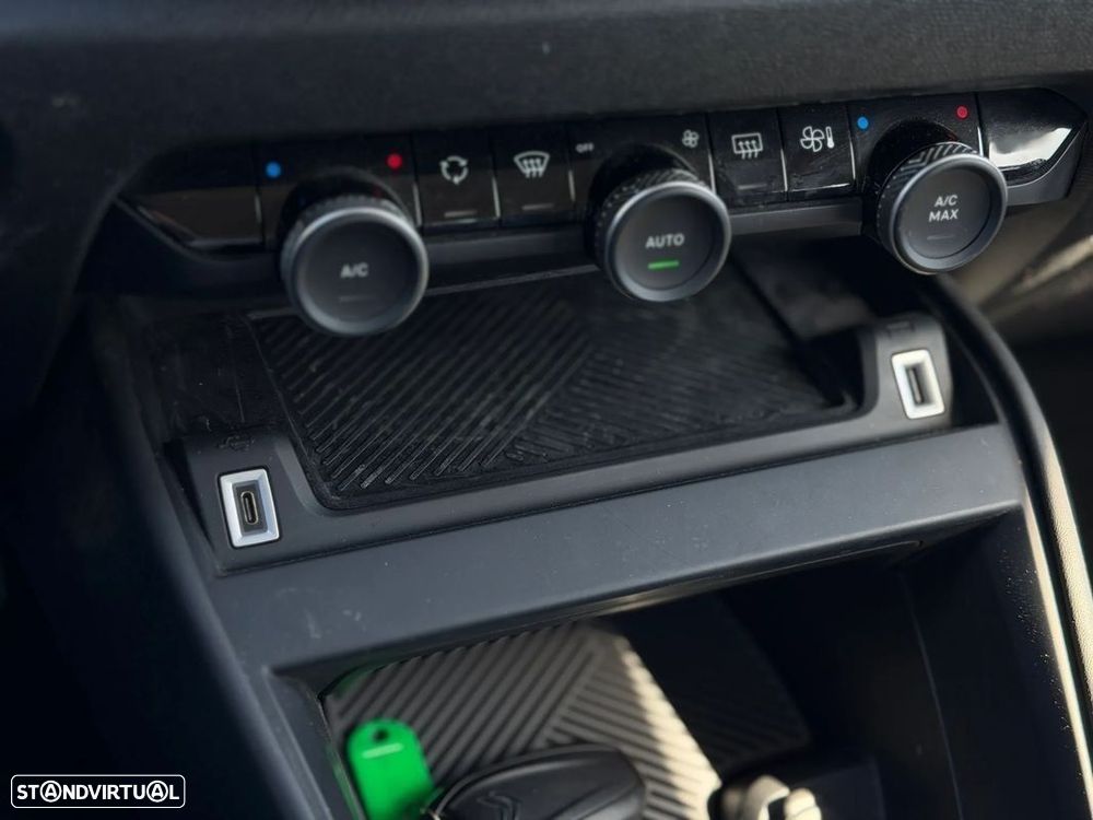 Citroën C4 BlueHDi 130 Stop&Start EAT8 SHINE - 27