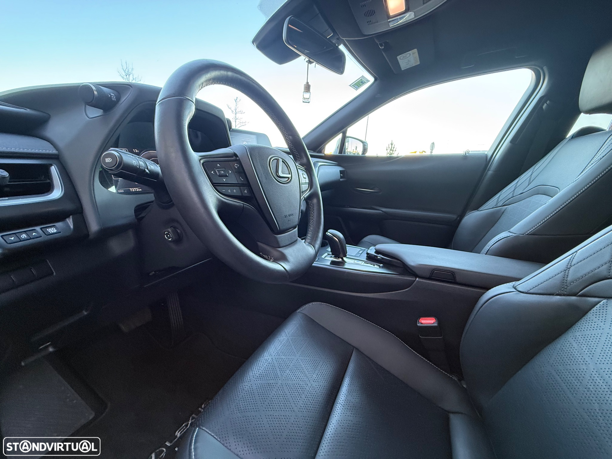 Lexus UX 300e Premium - 16