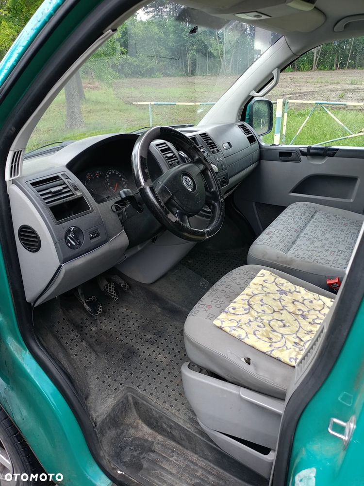 Volkswagen Caravelle - 11