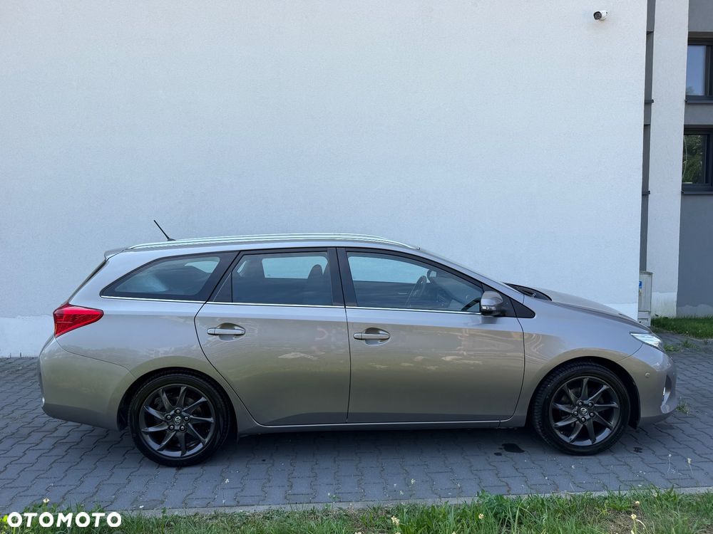 Toyota Auris 1.6 Premium + - 9