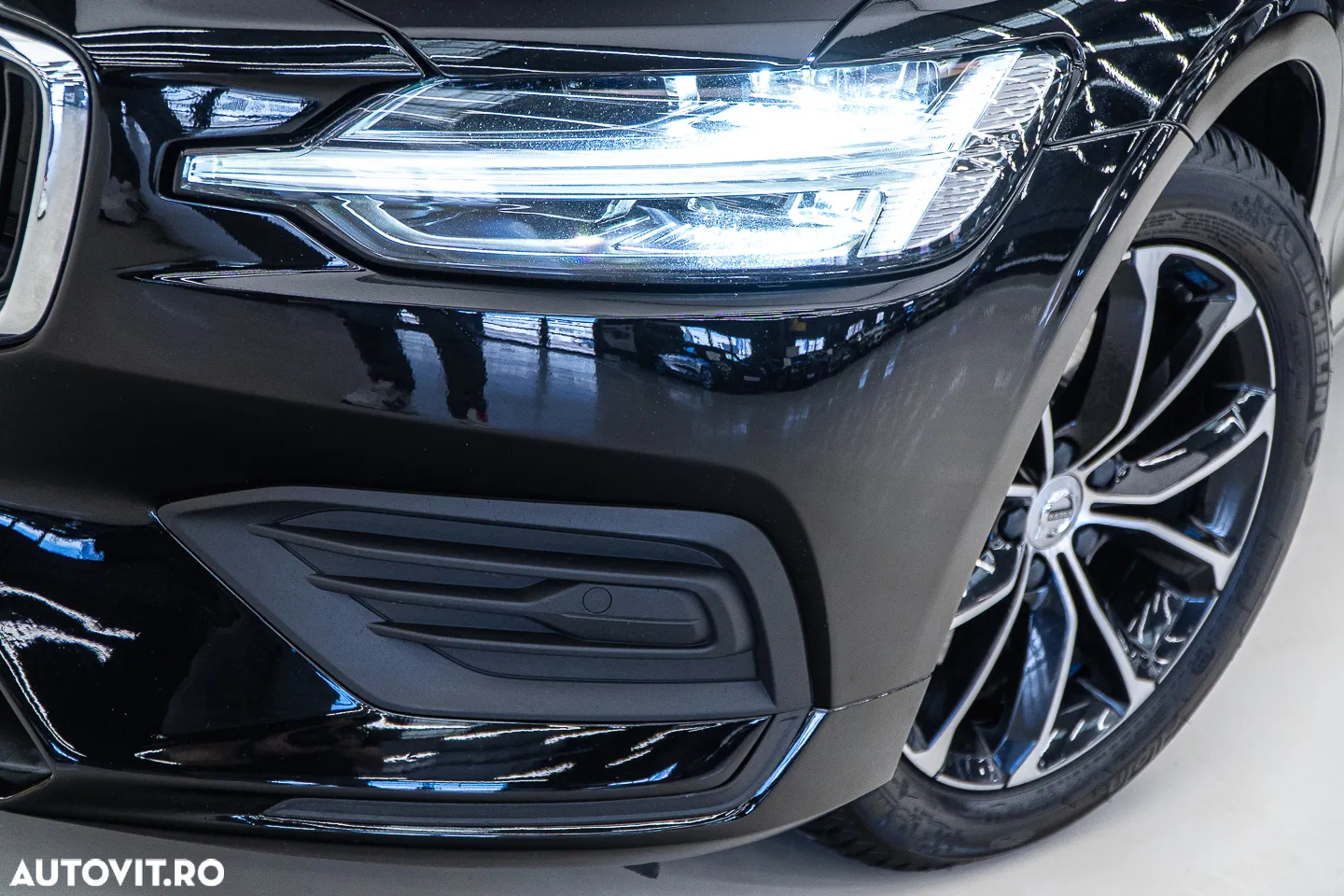 Volvo V60 B4 MHEV AT8 FWD Momentum - 35