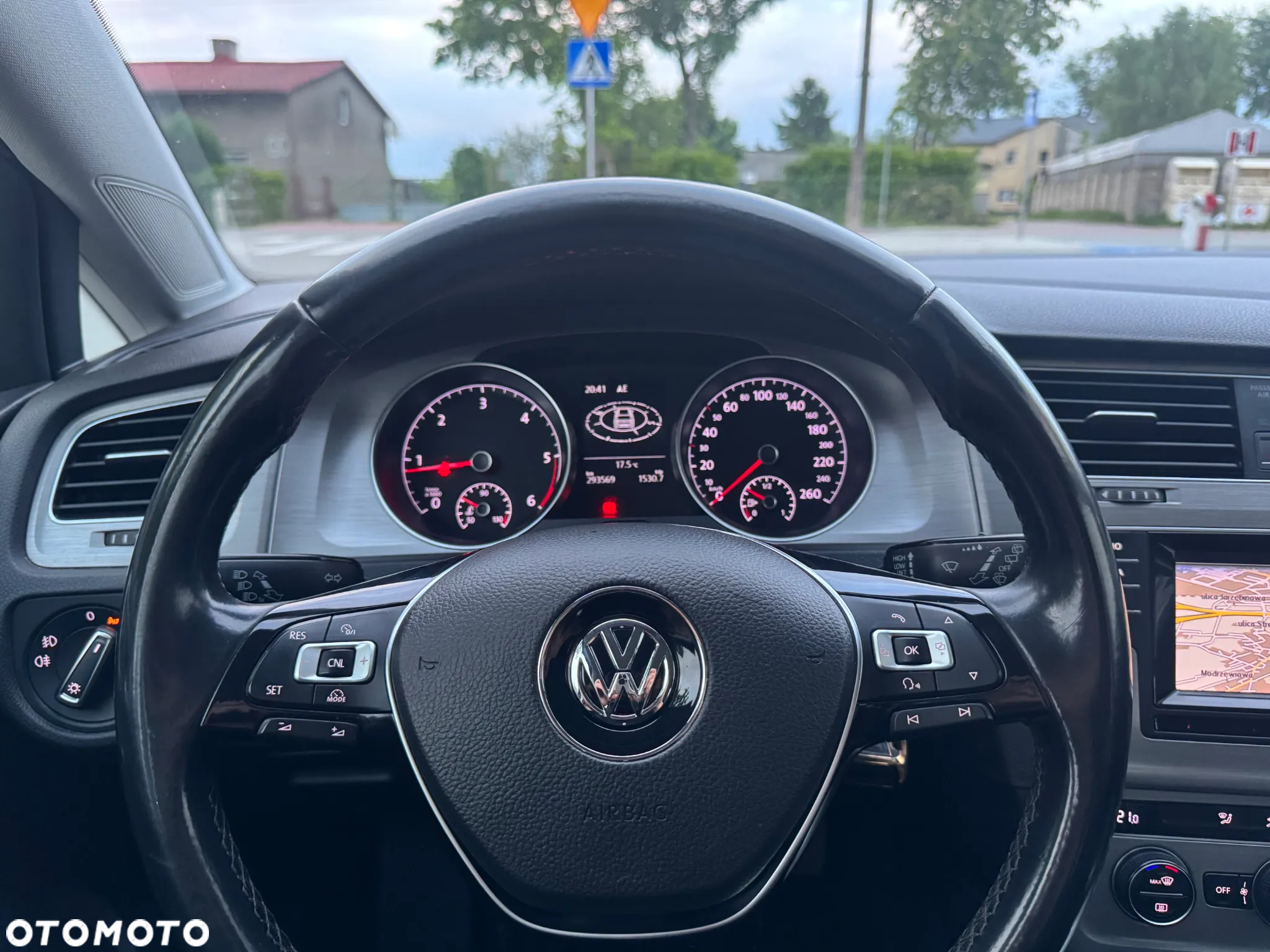 Volkswagen Golf 1.6 TDI BlueMotion Comfortline - 11