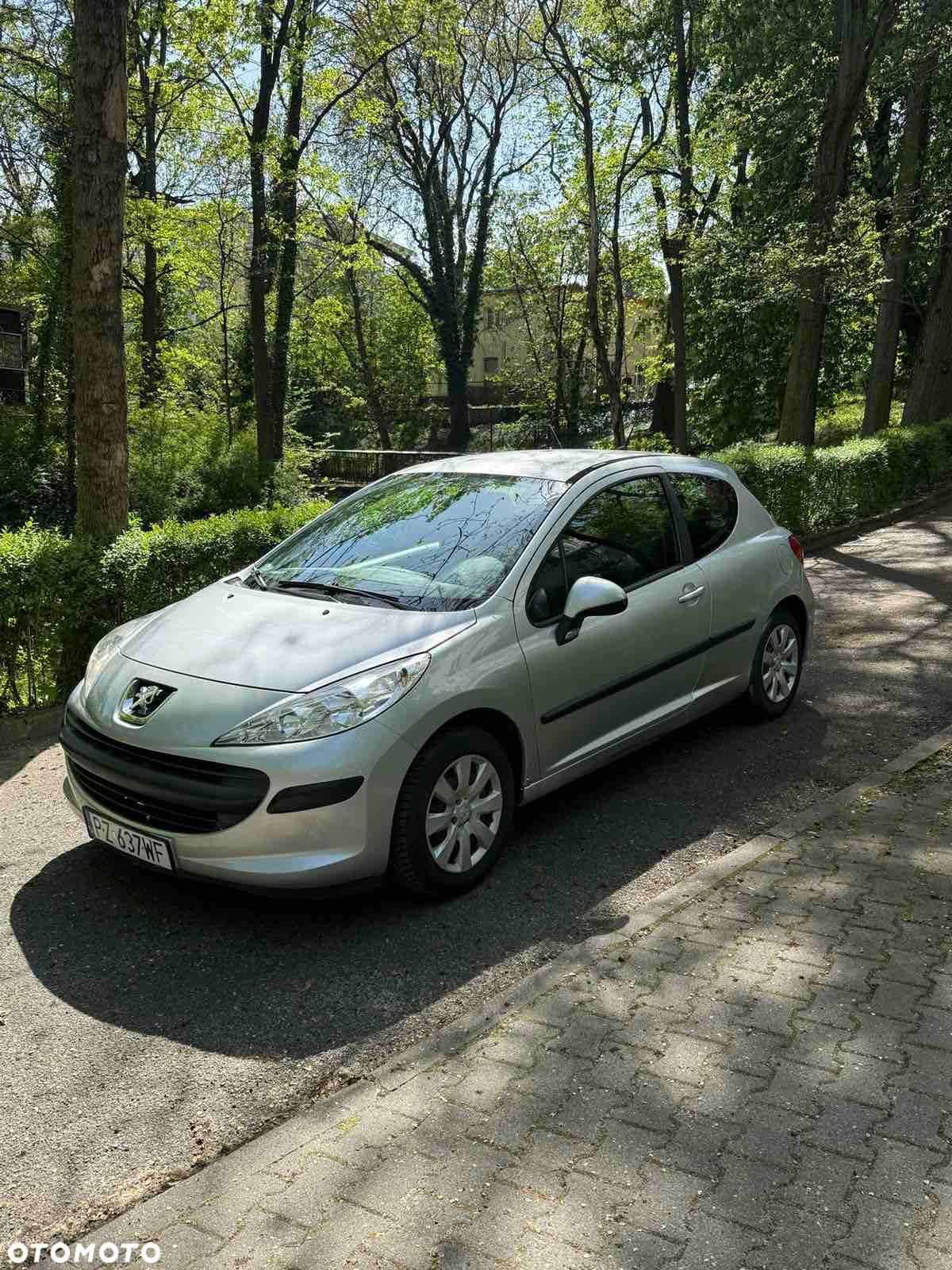 Peugeot 207 - 1