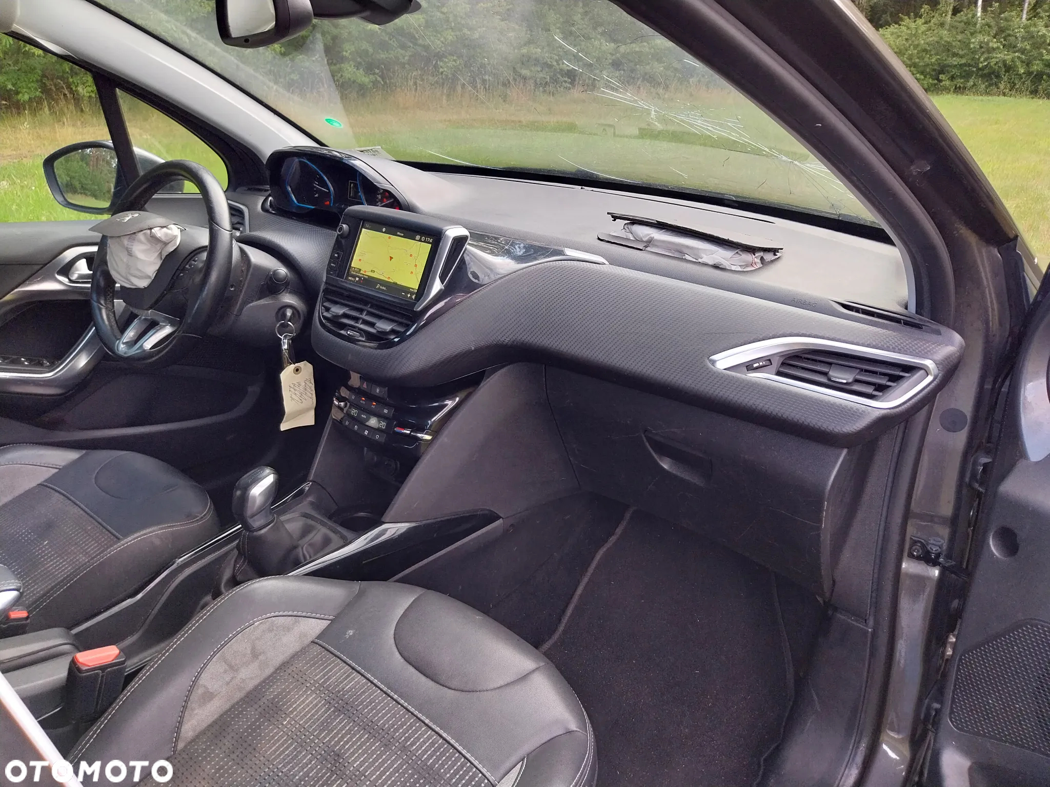 Peugeot 2008 1.6 BlueHDi Allure S&S - 16