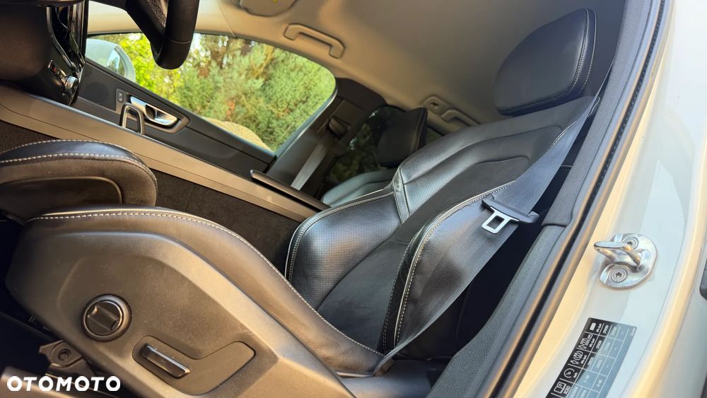 Volvo XC 60 B4 D AWD Geartronic RDesign - 19