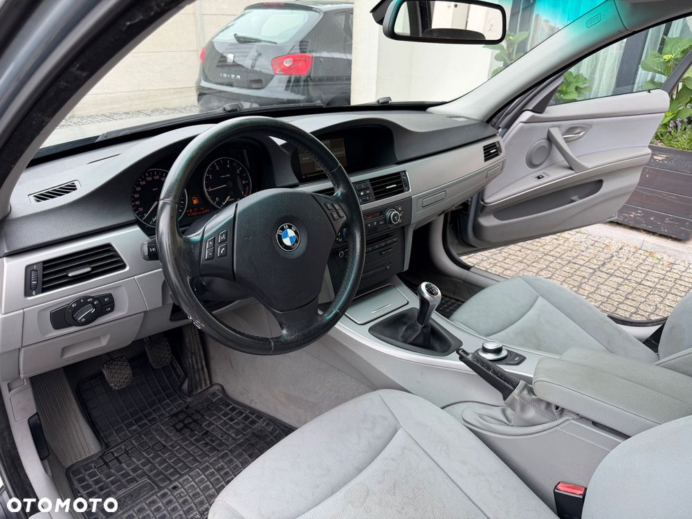 BMW Seria 3 320i - 7