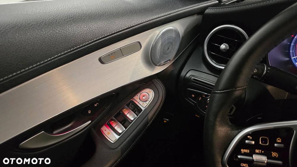 Mercedes-Benz GLC 300 d 4Matic 9G-TRONIC AMG Line Plus - 26