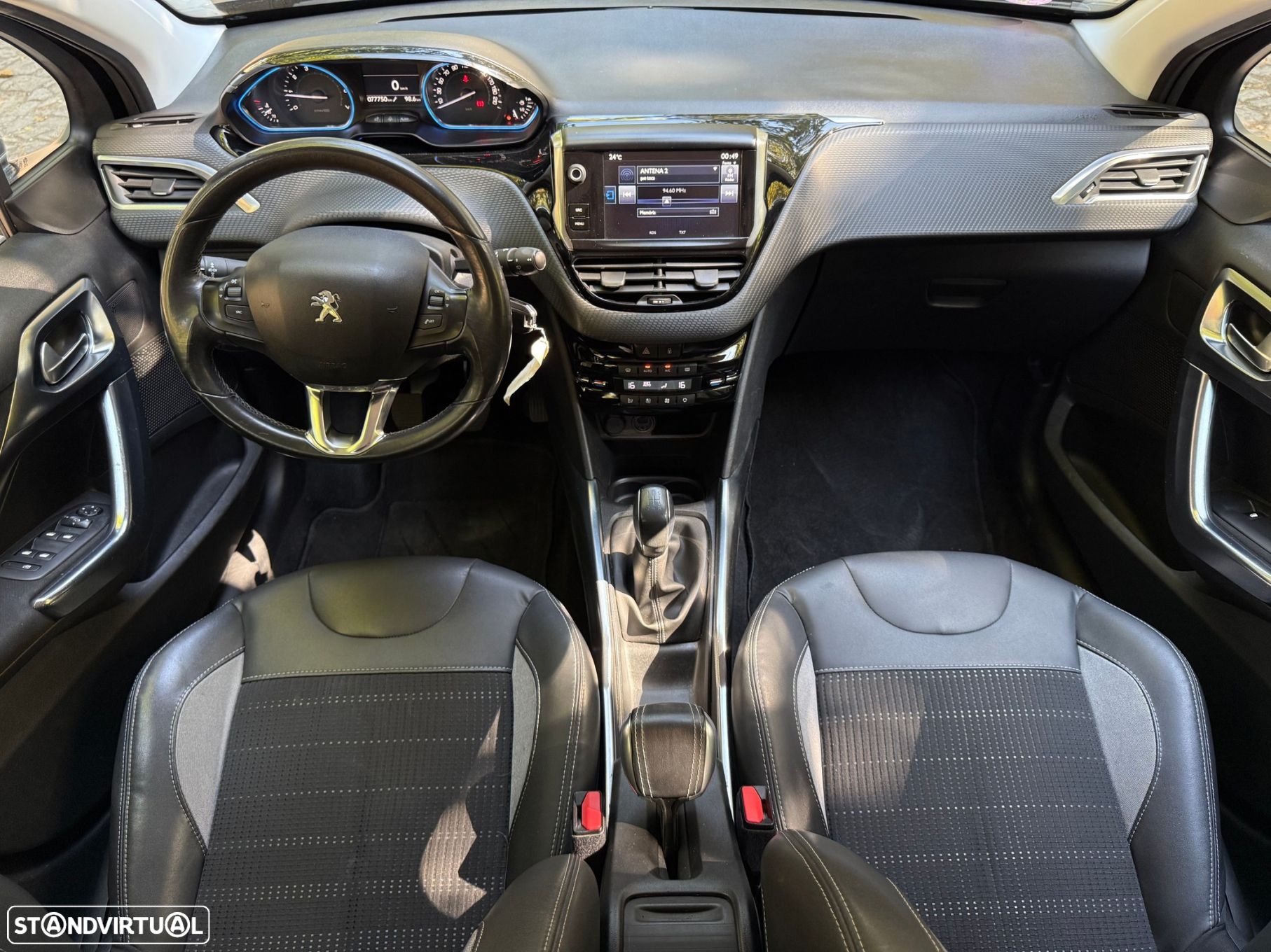 Peugeot 2008 1.2 PureTech Allure - 11