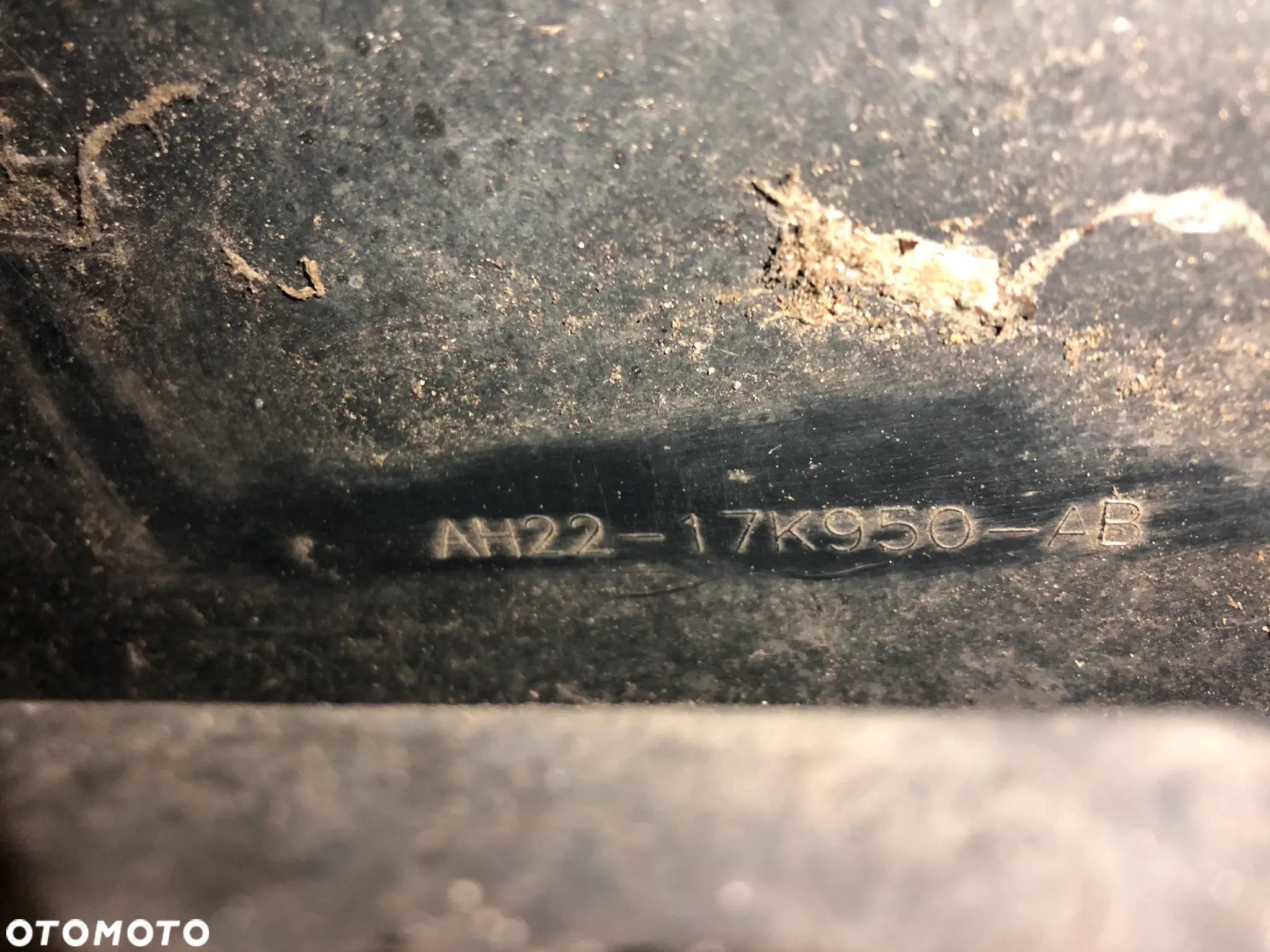 Listwa zderzaka przedniego AH22-17K950 Land Rover Discovery 4 IV - 2