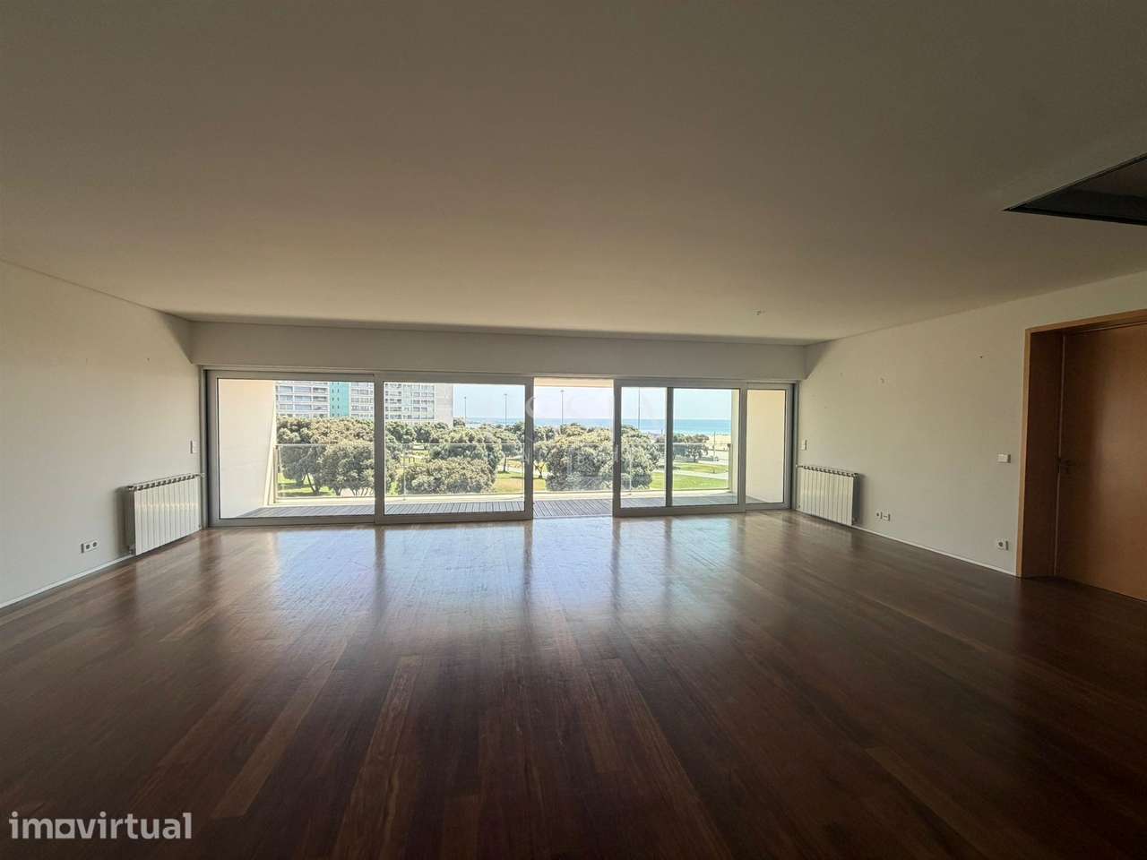 T4 1ª Linha de Mar Praia de Matosinhos | T4 Arrendar Matosinhos Porto - Grande imagem: 4/24