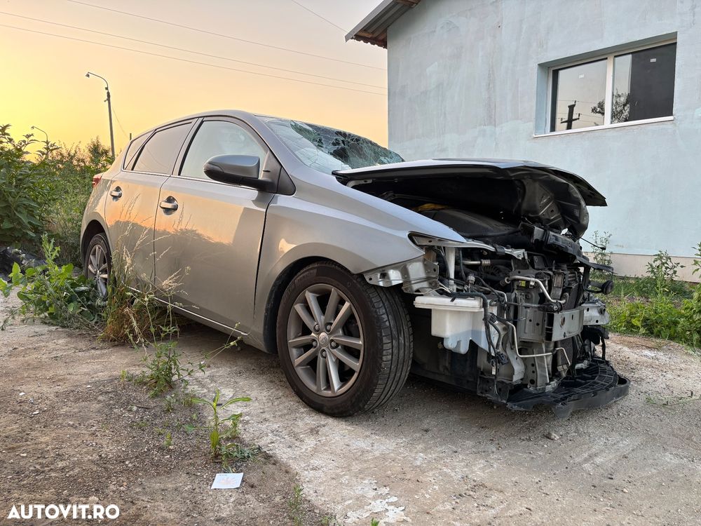 Toyota Auris - 2