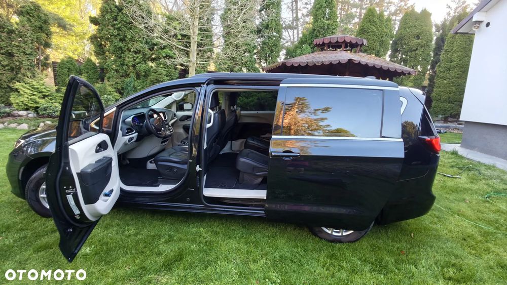 Chrysler Pacifica - 4