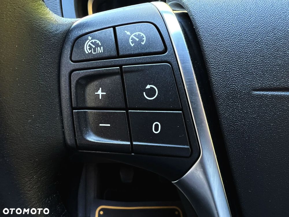 Volvo V40 Cross Country T3 Momentum - 27