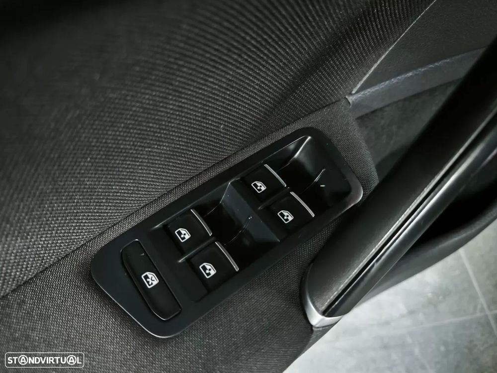 VW Golf 2.0 TDI GTD DSG - 36