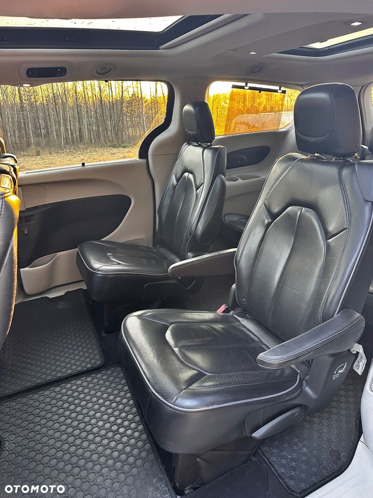 Chrysler Pacifica - 15