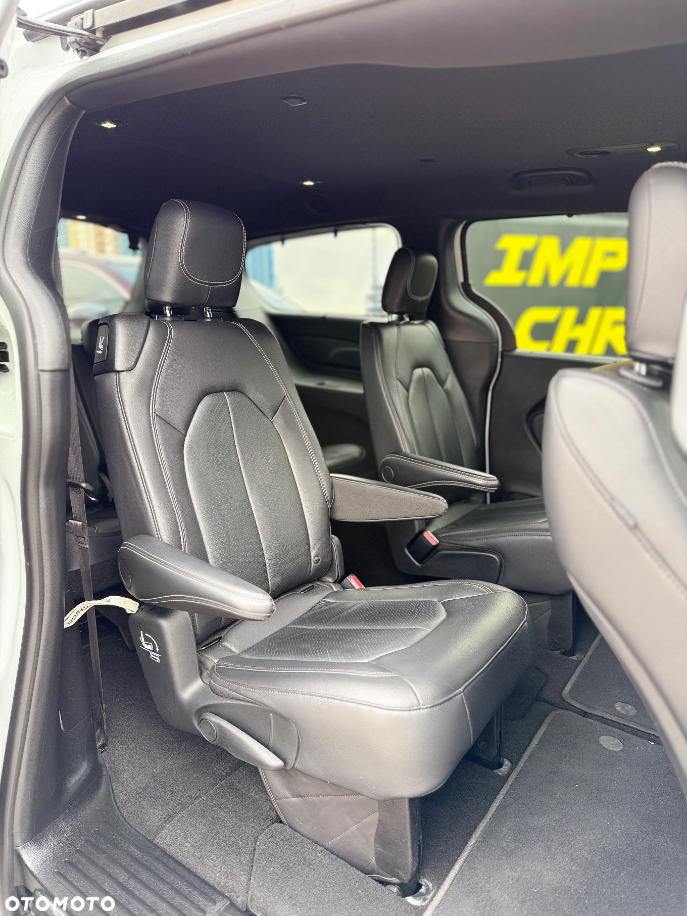 Chrysler Pacifica - 24