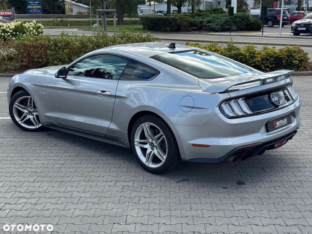Ford Mustang - 4