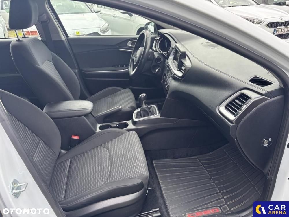 Kia Ceed - 26