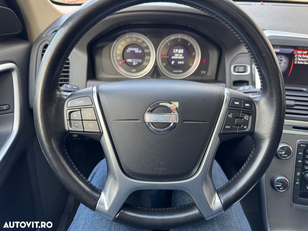 Volvo XC 60 2.4D AWD Summum - 12
