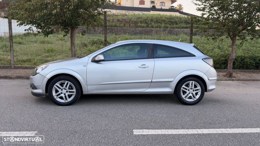 Opel Astra Gtc 2006 photo 2