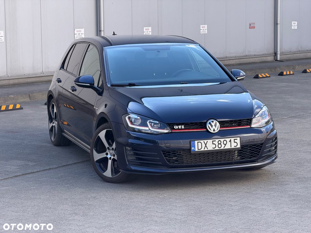 Volkswagen Golf - 2