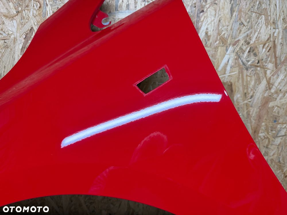 BŁOTNIK LEWY PRZÓD LEWY PRZEDNI OPEL CORSA E CZERWONY 50B - 24