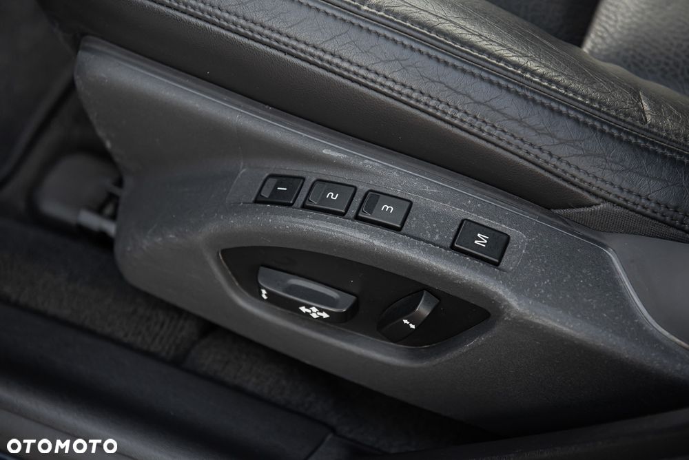 Volvo V60 D5 AWD Momentum - 24