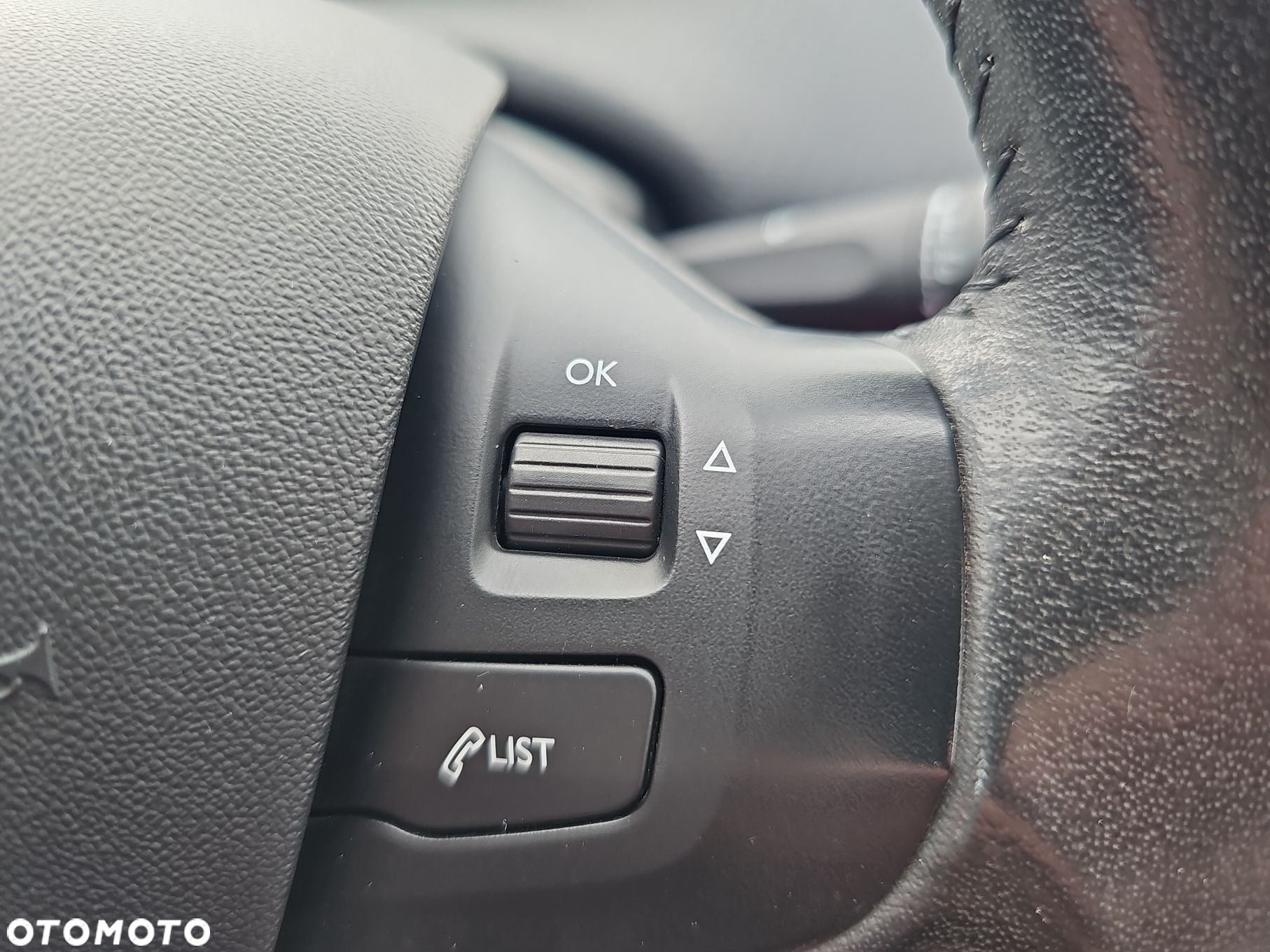 Peugeot 2008 1.2 Pure Tech Style S&S - 16