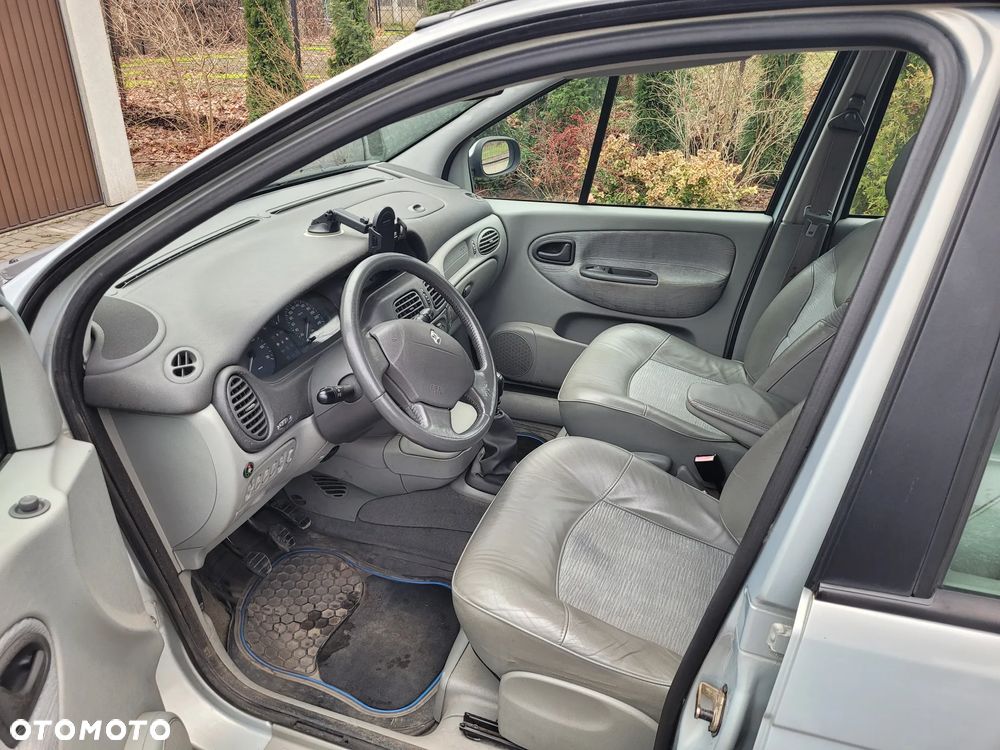 Renault Scenic 1.6 16V Family - 6