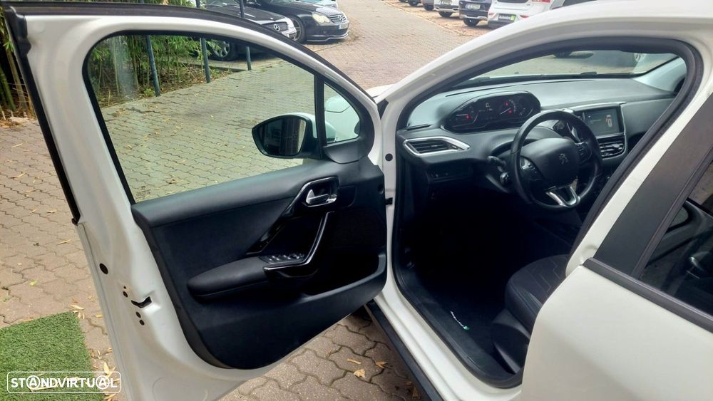 Peugeot 2008 1.2 PureTech Signature - 6