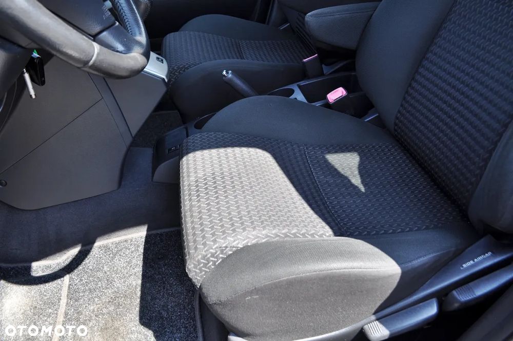 Toyota Corolla Verso 1.8 Premium 7os MM - 19