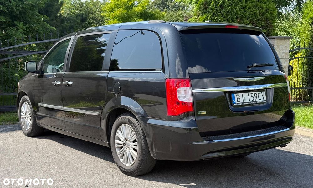 Chrysler Town & Country 3.6 Limited - 9