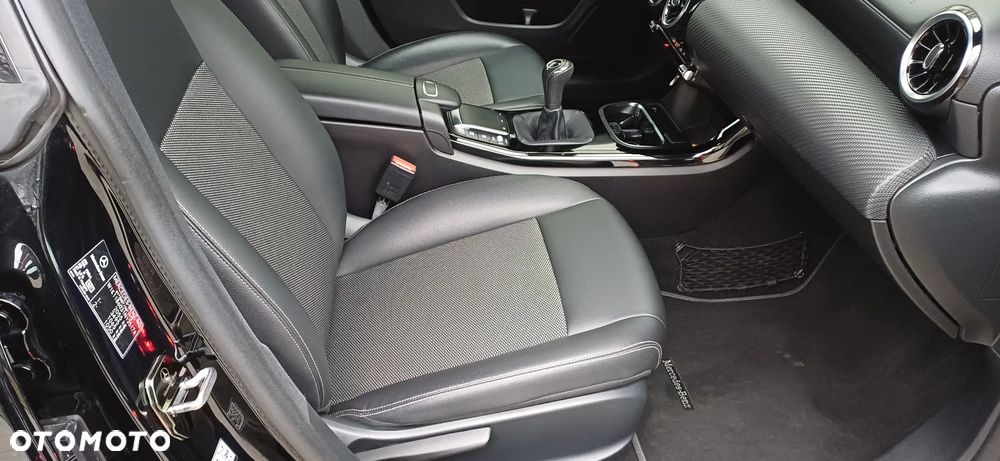 Mercedes-Benz CLA 180 d - 13