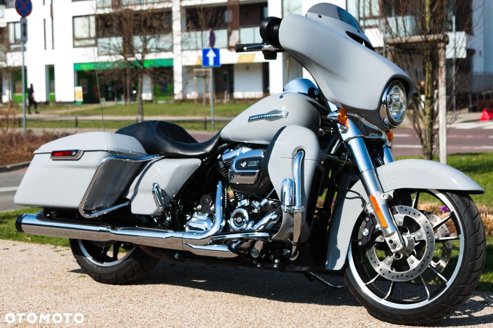 Harley-Davidson Touring Street Glide - 2