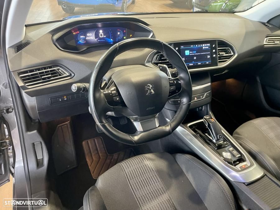 Peugeot 308 SW 1.2 PureTech Allure Pack EAT8 — fotografia 9