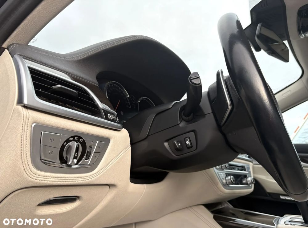 BMW Seria 7 730d xDrive - 10