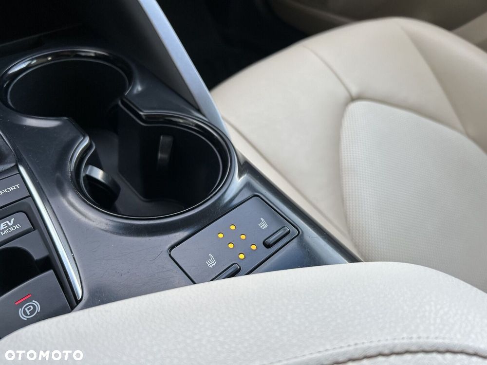 Toyota Camry 2.5 Hybrid Comfort CVT - 22