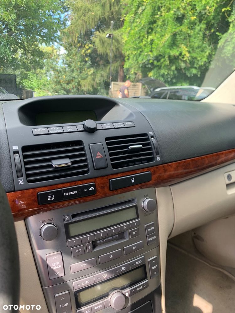 Toyota Avensis - 4