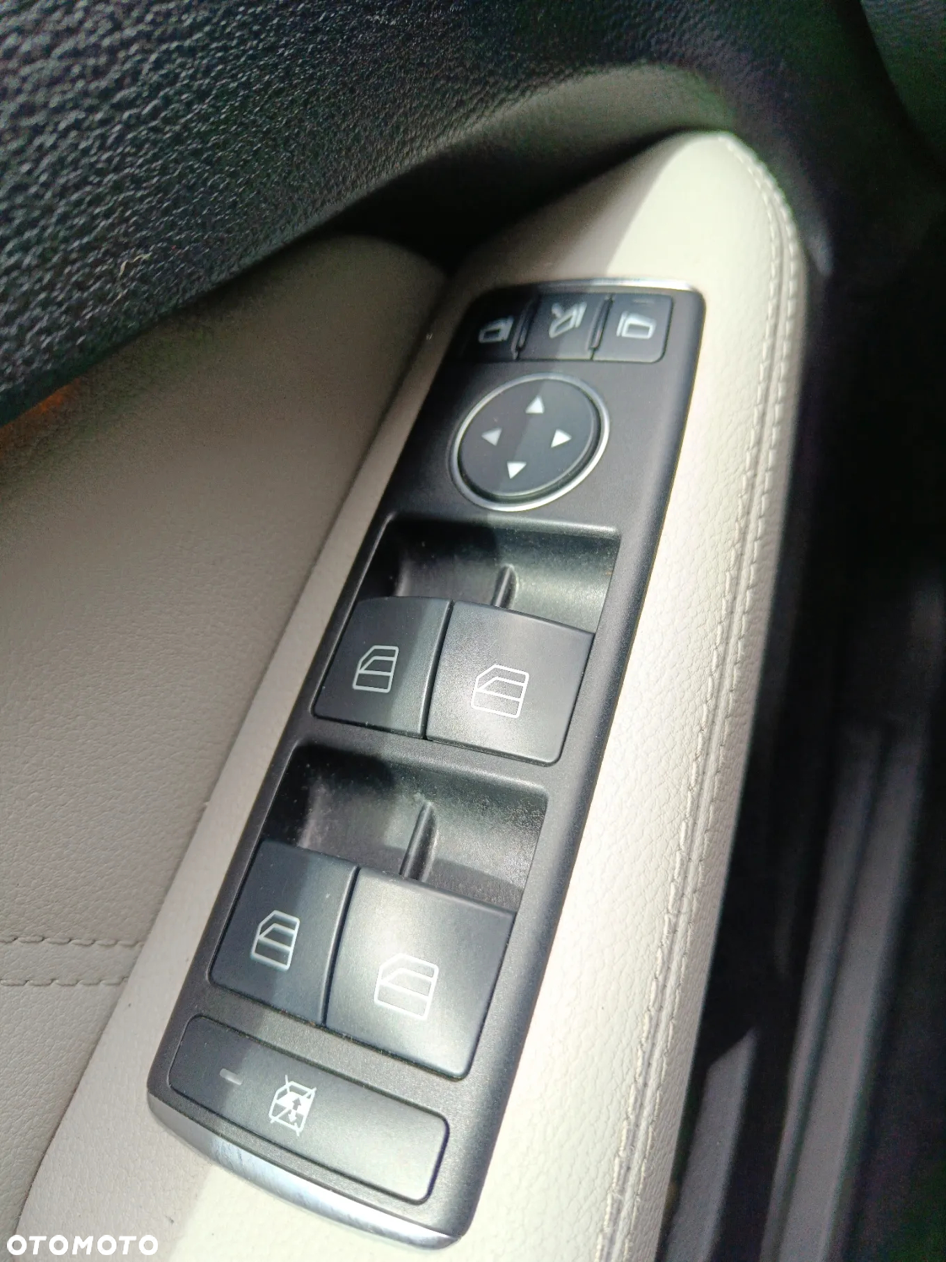 Mercedes-Benz Klasa E 350 CDI BlueEff Avantgarde - 36