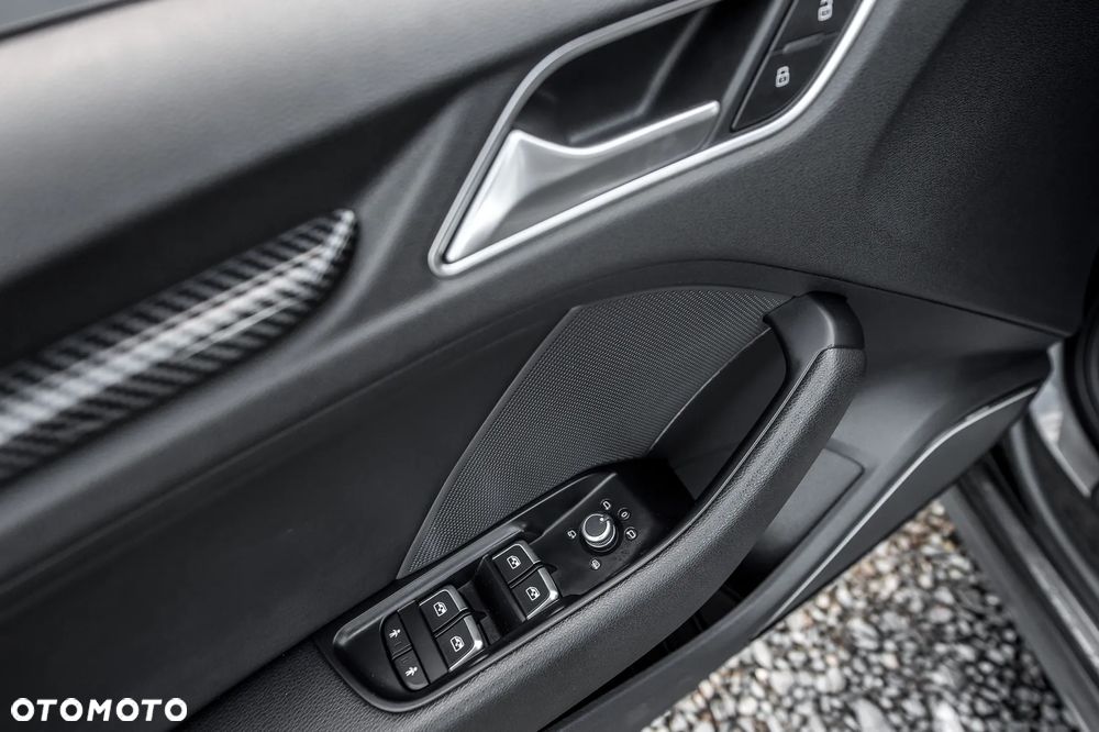 Audi S3 S tronic - 25