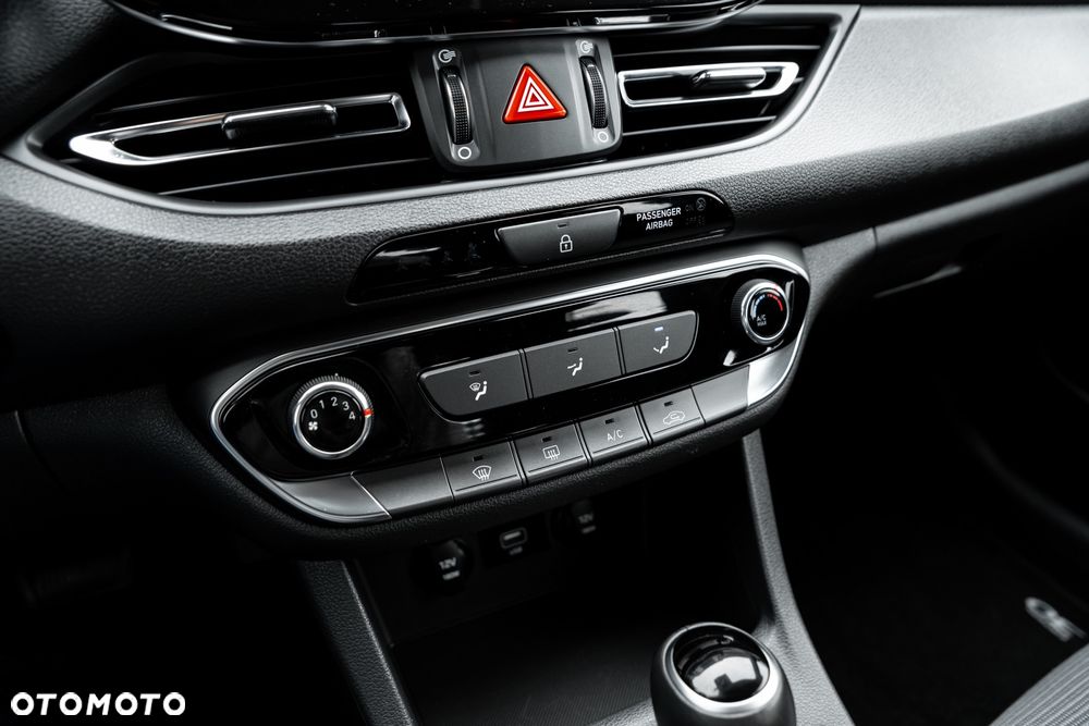 Hyundai i30 1.5 T-GDI 48V Premium DCT - 33