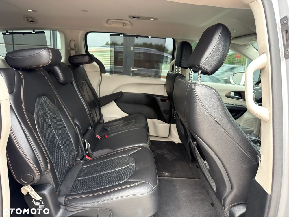 Chrysler Pacifica - 29