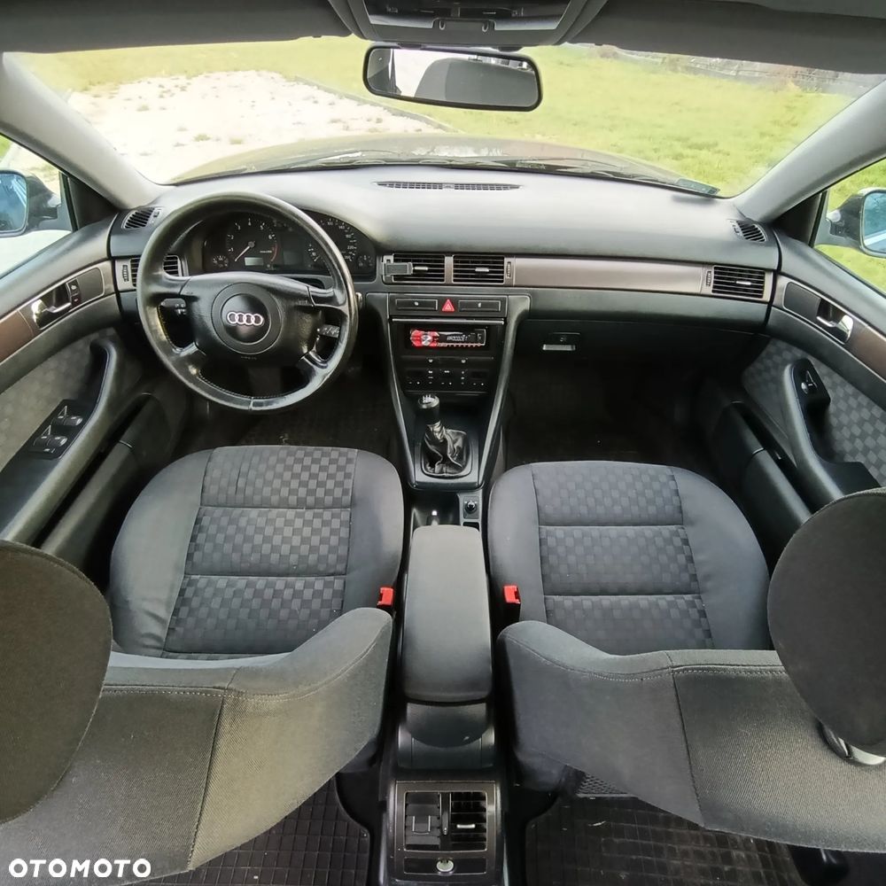 Audi A4 Limousine - 5