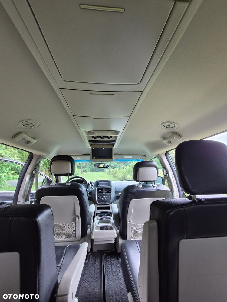 Dodge Grand Caravan - 29