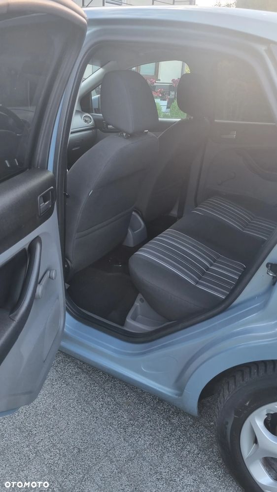 Ford Focus 1.4 Ambiente - 11