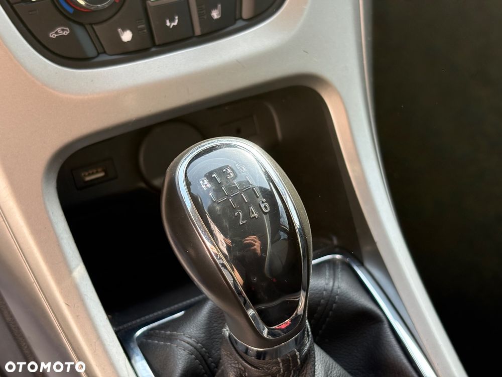 Opel Astra 1.4 T Enjoy S&S - 15