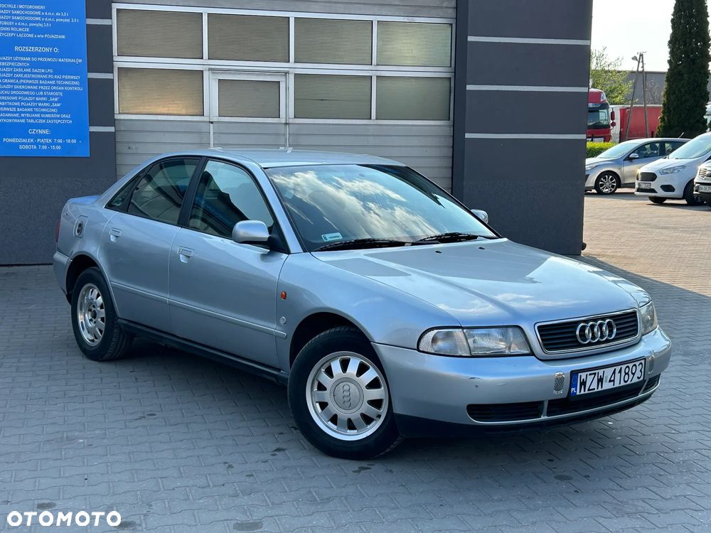 Audi A4 Limousine - 8
