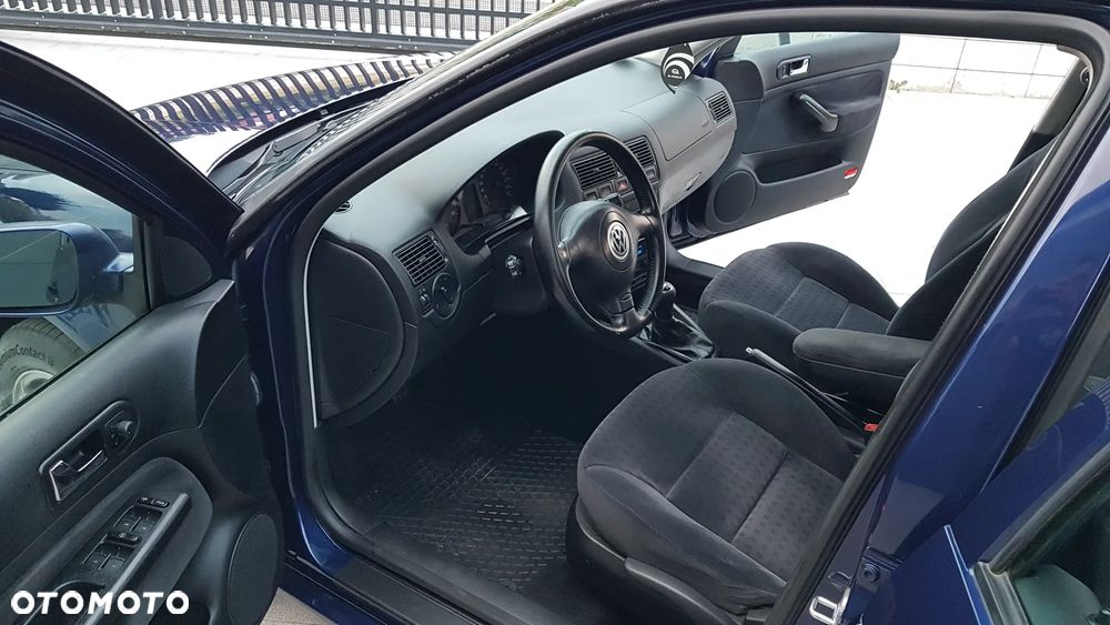 Volkswagen Golf 1.6 Comfortline - 18
