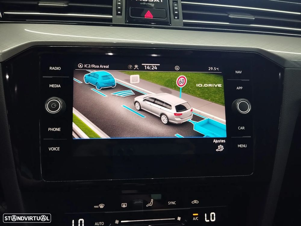 VW Passat Variant 2.0 TDI Business DSG - 33